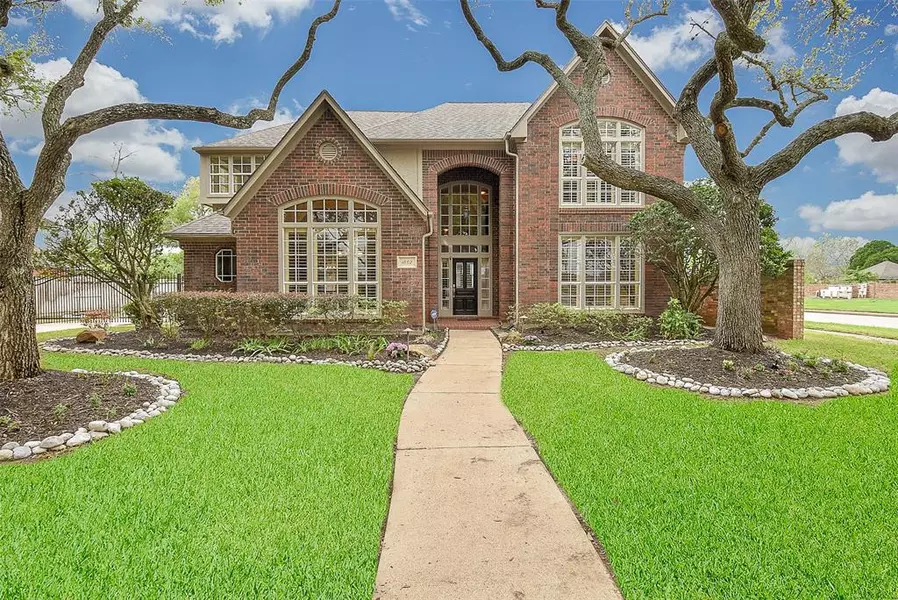 1802 Sugar Crossing DR, Sugar Land, TX 77478