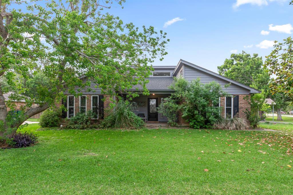 535 Oyster Creek Dr, Richwood, TX 77531