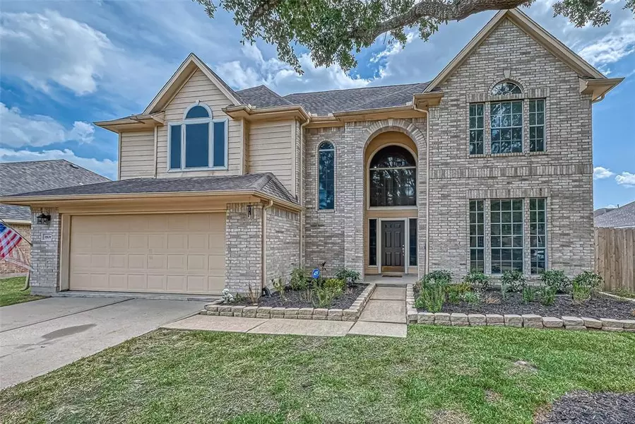 1806 Castle Oaks DR, Pearland, TX 77581