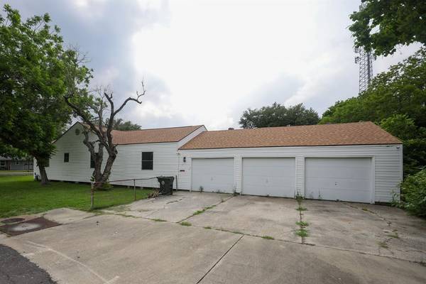 Groves, TX 77619,3000 Charles AVE