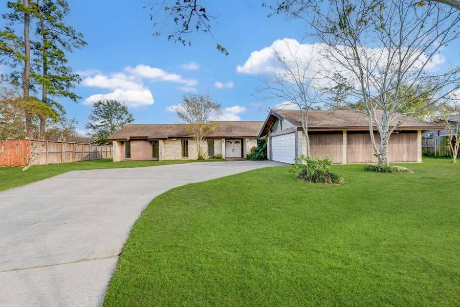 3203 Lazy Pine LN, La Porte, TX 77571