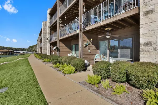 Coldspring, TX 77331,260 Walnut Point Drive #102