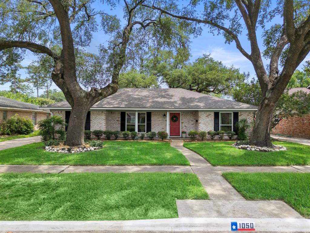 1050 Cottage Oak LN, Houston, TX 77091
