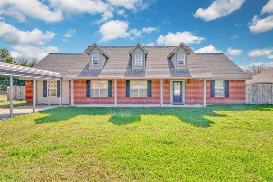 106 S Tammye LN, Madisonville, TX 77864