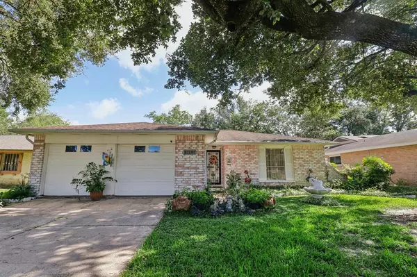 16715 Barcelona DR, Friendswood, TX 77546