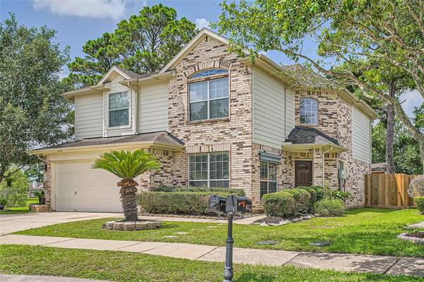 4034 Bentwood CIR, Dickinson, TX 77539