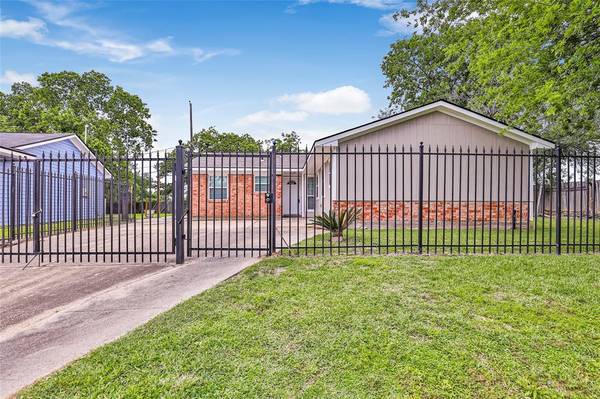 339 Overbluff ST, Channelview, TX 77530