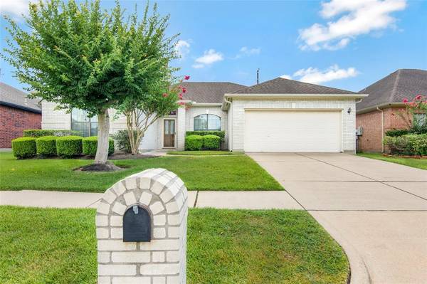 16907 Tower RDG, Friendswood, TX 77546