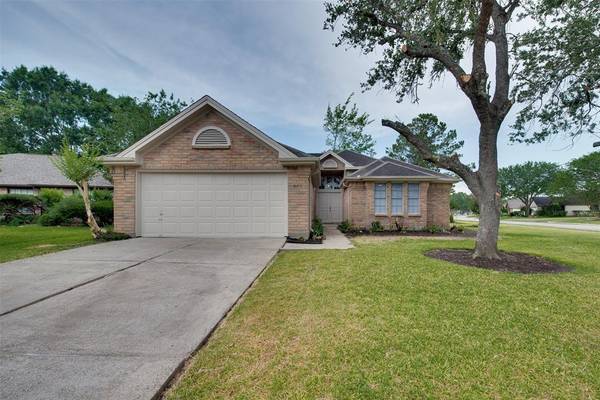 802 Birchview CT, Pearland, TX 77584