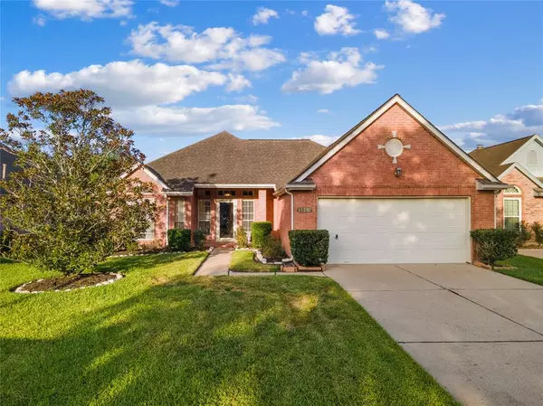 3903 E Peach Hollow CIR, Pearland, TX 77584