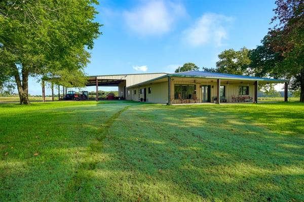 945 Justice RD, West Point, TX 78963