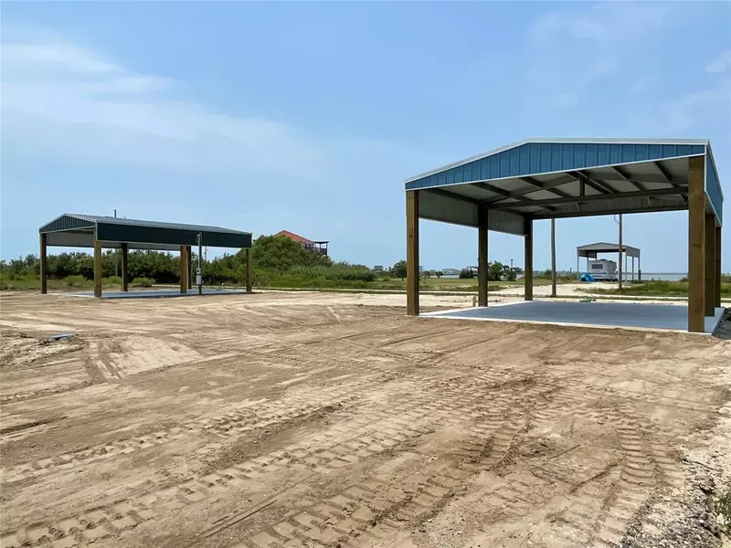 1129 BEACH FRONT RD, Gilchrist, TX 77617