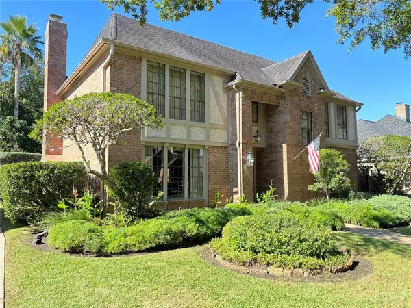 3318 BLACK LOCUST DR, Sugar Land, TX 77479