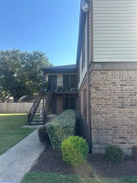 715 Skylark RD #713-B, Pasadena, TX 77502