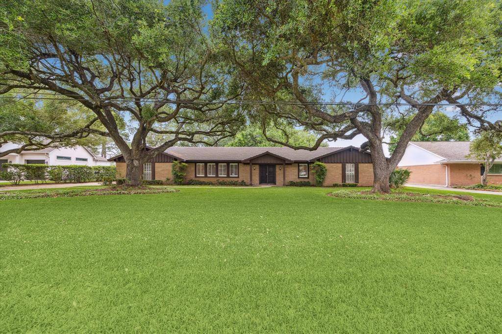 Sugar Land, TX 77478,207 Lombardy DR
