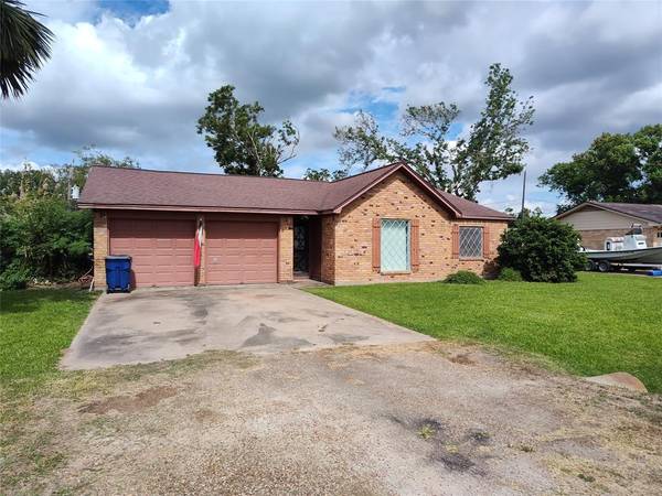 26 Ivy Court, Freeport, TX 77541