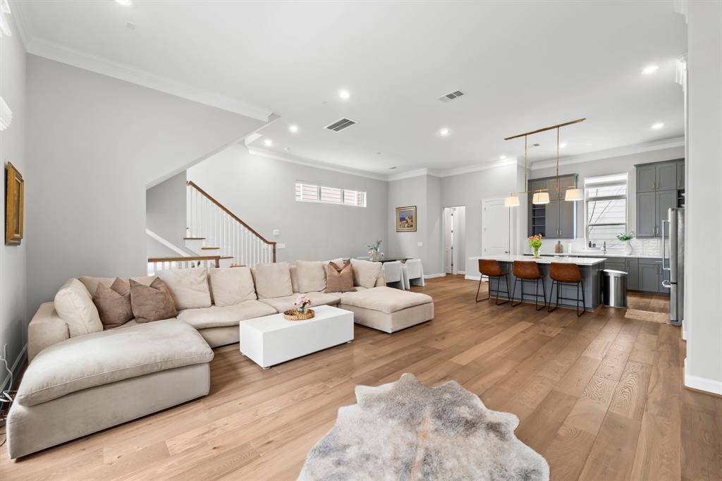 118 Reinerman ST, Houston, TX 77007