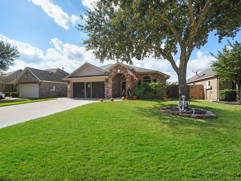 4036 Palmetto CT, Dickinson, TX 77539