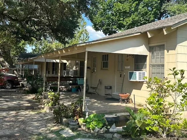 535 E Pecan ST, La Grange, TX 78945