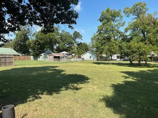 La Grange, TX 78945,535 E Pecan ST