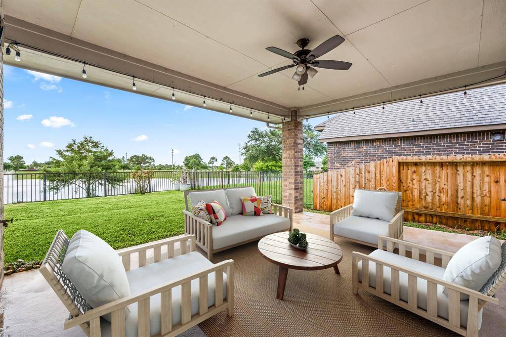 2107 Pearl Bay CT, Pearland, TX 77584