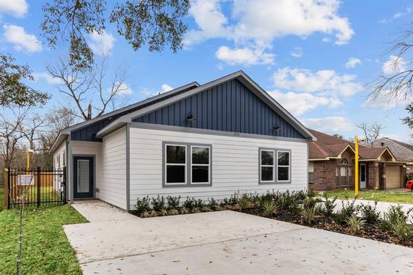 8522 De Priest ST, Houston, TX 77088