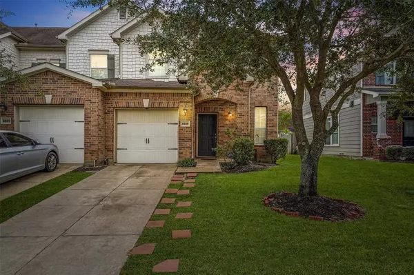 8039 Singing Sonnet LN, Houston, TX 77072