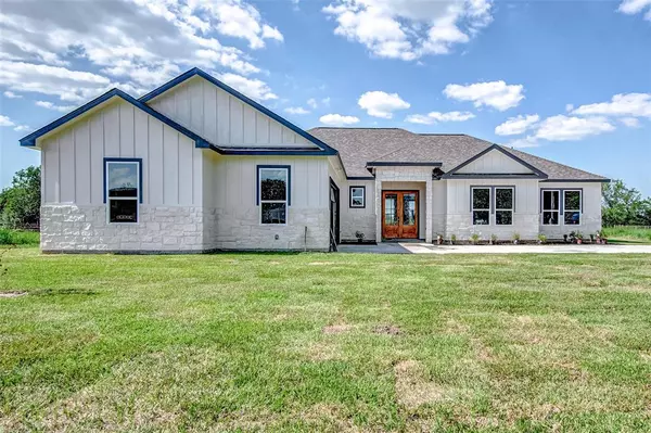 1032 Longhorn TRL, Angleton, TX 77515