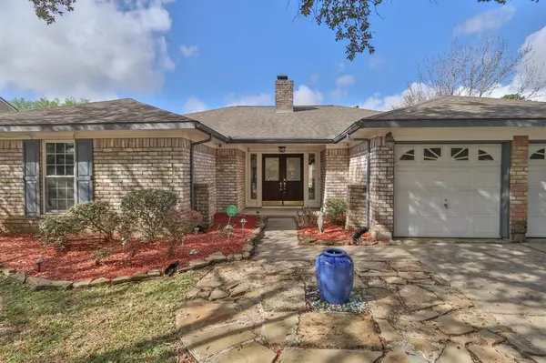 15542 Pensgate ST, Houston, TX 77062