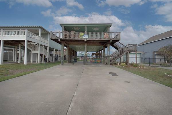 1983 Matt DR, Crystal Beach, TX 77650