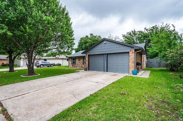 La Porte, TX 77571,9811 Barmont DR