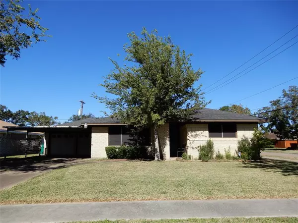 724 Bluebird LN, Pasadena, TX 77502