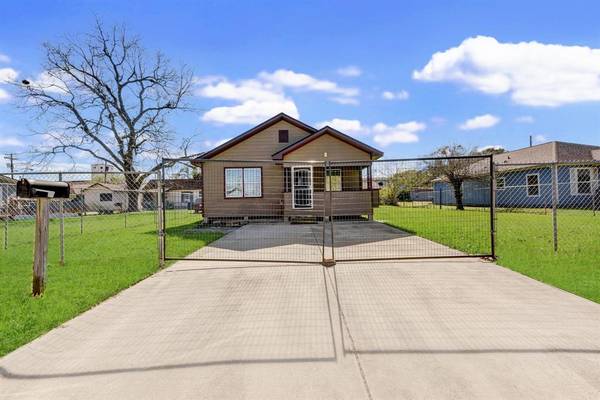 809 4th AVE N, Texas City, TX 77590