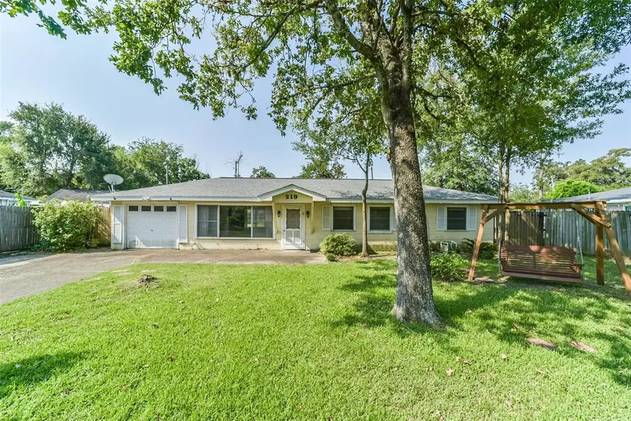 219 Mayhaw DR, Baytown, TX 77520