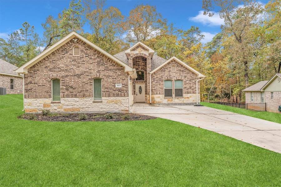 1613 River Oaks DR, Huntsville, TX 77340