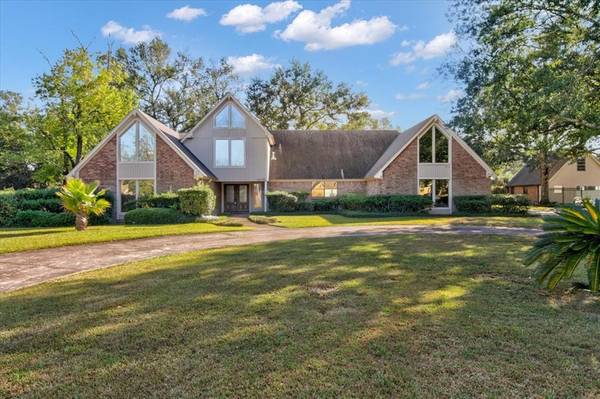 4439 Hillbrook DR, Orange, TX 77632