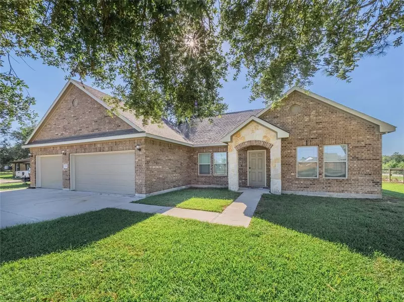 1156 Gifford RD, Angleton, TX 77515