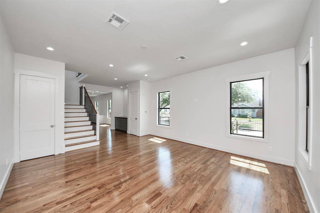 Houston, TX 77023,4541 Walker St
