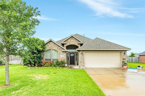 315 Poppy ST, Lake Jackson, TX 77566