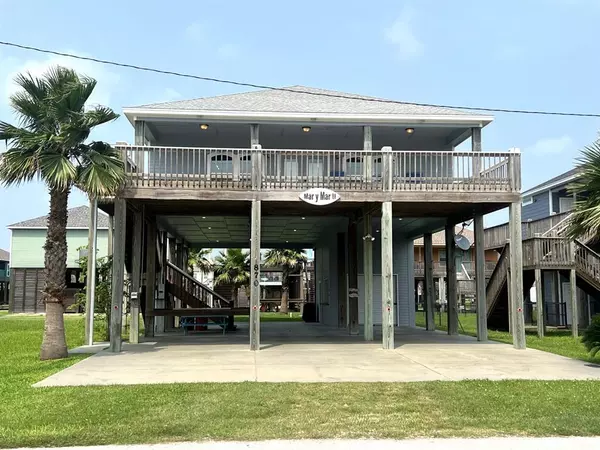 870 Gulfview DR, Bolivar Peninsula, TX 77650