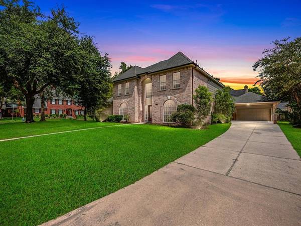 2122 Mountain Lake DR, Kingwood, TX 77345