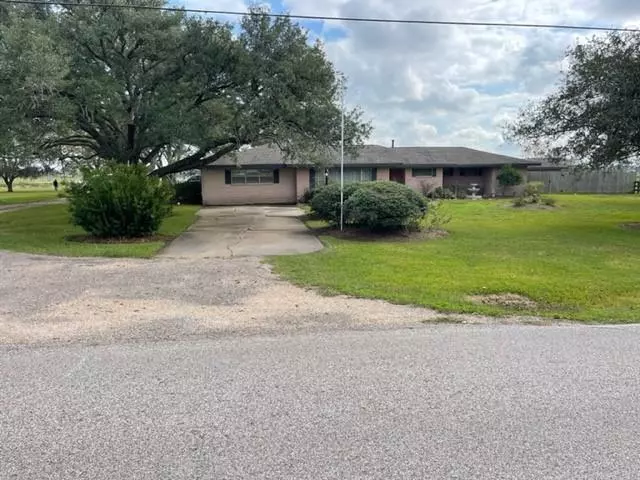 5415 1st ST, Danbury, TX 77534