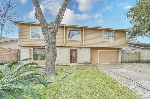 9806 Wren ST, La Porte, TX 77571