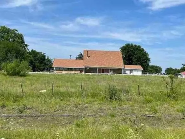 3210 Fm 1563, Wolfe City, TX 75496