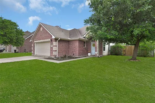 4802 Flamingo Bay CIR, Baytown, TX 77523