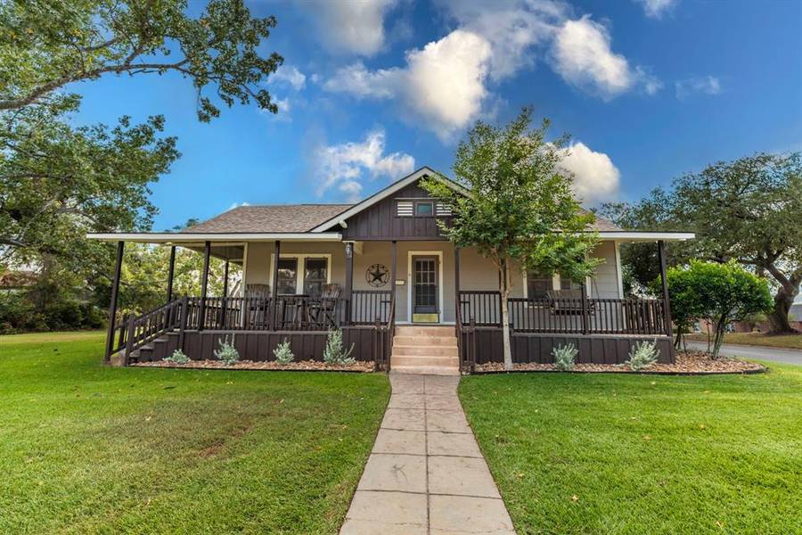 23 W Palm Street, Bellville, TX 77418