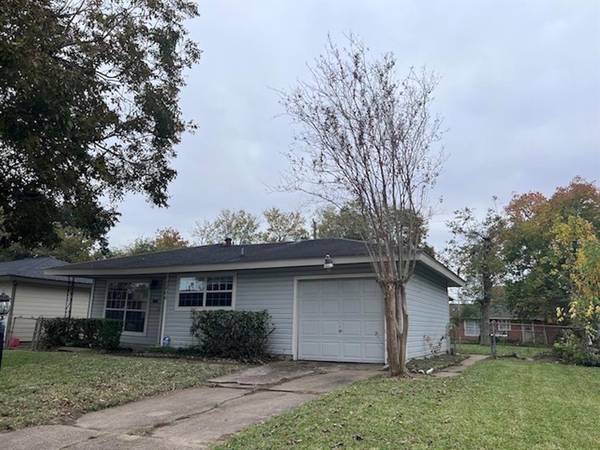 2806 Lancaster LN, Pasadena, TX 77506