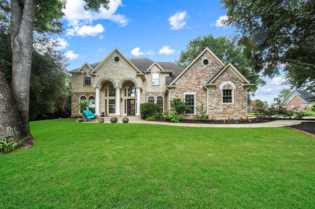 15590 Crown Oaks DR, Montgomery, TX 77316