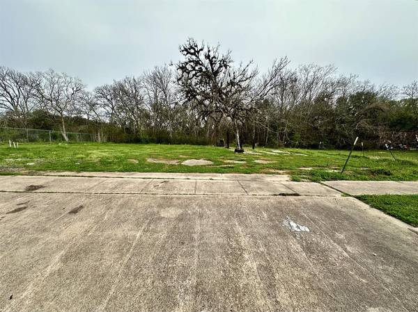 200 Avenue L, Baytown, TX 77520