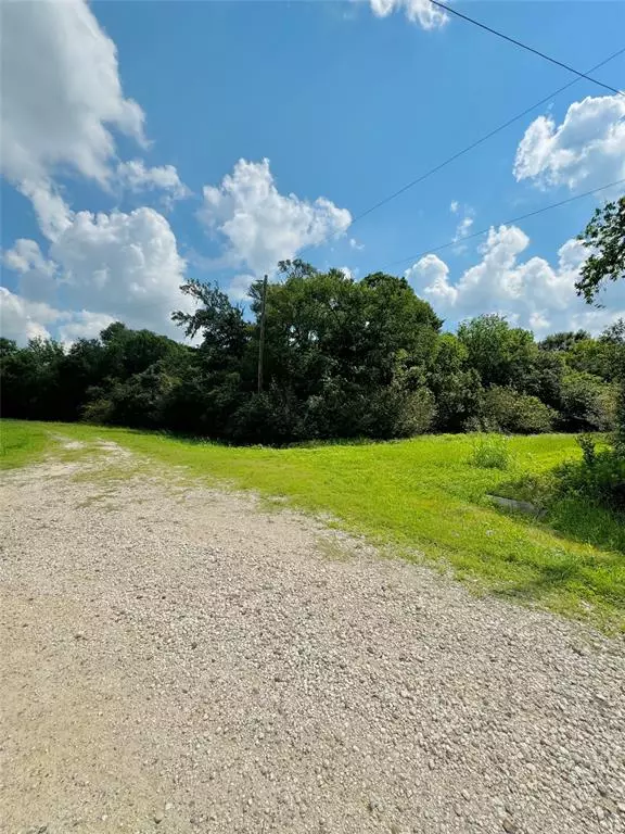 200 County Road 825a,  West Columbia,  TX 77486